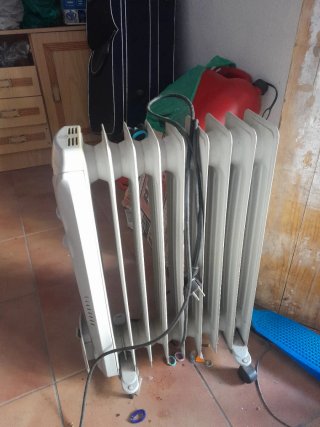 Radiador eléctrico beige y blanco