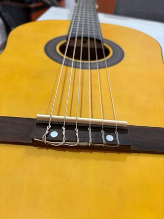 Guitarra Clásica Amarilla con Funda