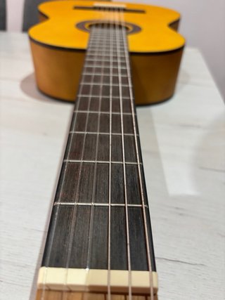 Guitarra Clásica Amarilla con Funda