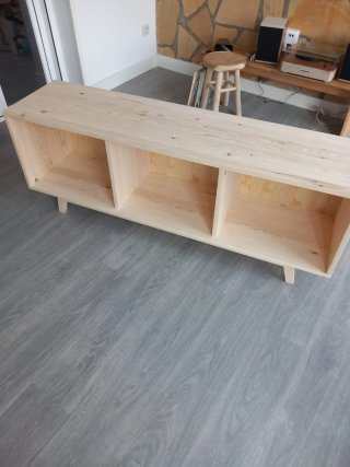 Mueble de madera para televisor