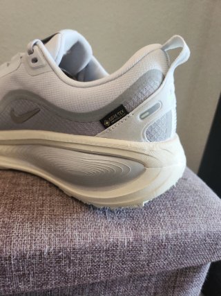 Nike Vomero 18 GTX Zapatillas Running Gris/Blanco
