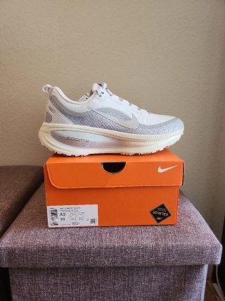 Nike Vomero 18 GTX Zapatillas Running Gris/Blanco