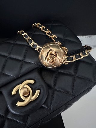 Chanel Negro Bola de Oro