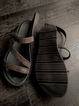 Sandalias planas Derimod con pedrería