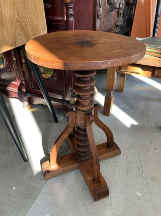 Mesa velador tipo pedestal antiguo madera maciza