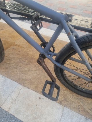 Bicicleta BMX gris