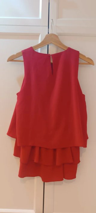 Blusa roja con volantes