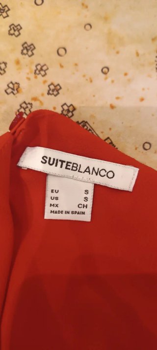 Blusa roja con volantes
