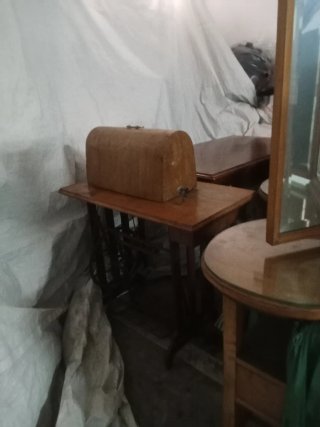 Máquina de coser antigua 682541402. Preguntar