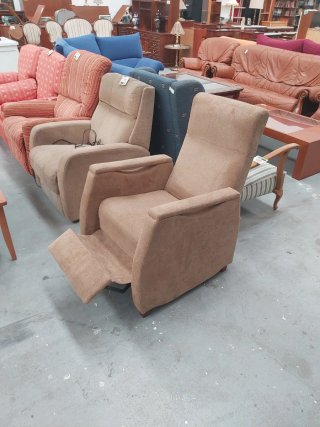 Butaca marrón reclinable