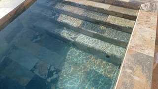Porcelánico imitación piedra para piscina