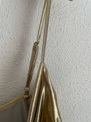 Vestido largo dorado metalizado Stradivarius Talla