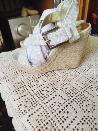 Sandalias Michael Kors Beige