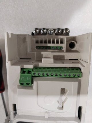 Variador Nidec Unidrive M200 0.37kW