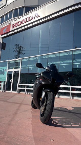 Honda CBR600RR Negra