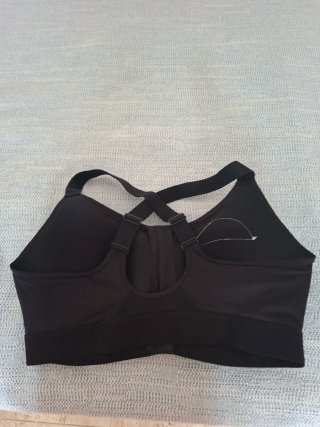 Sujetador deportivo con cremallera frontal