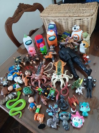 Todo el lote de la foto.Among Us, Star Wars, hobys