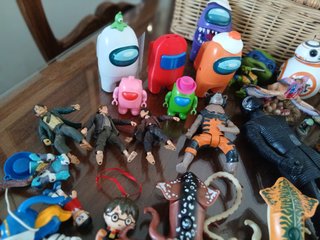 Todo el lote de la foto.Among Us, Star Wars, hobys
