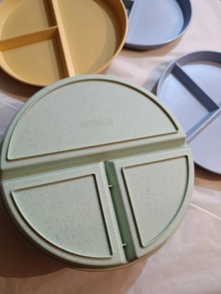 Bicchieri in plastica dura di vari colori