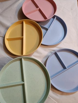 Bicchieri in plastica dura di vari colori