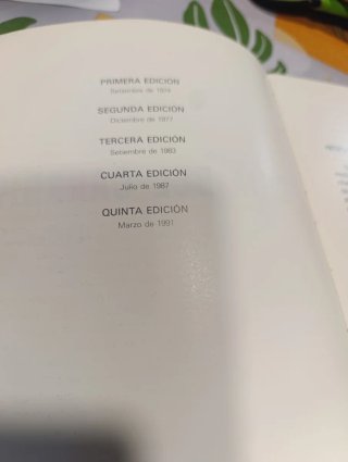 Libro antiguo de cria canarios . 1975