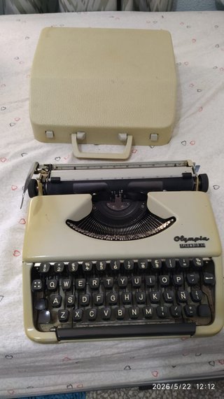 Máquina de escribir Olympia Splendid 33(Olivetti)