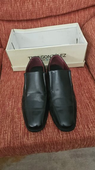 Zapatos Tino Gonzalez Negros es gratis