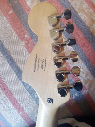 Guitarra Fender Squier Stratocaster