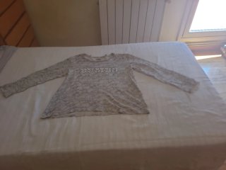 Pantalones de pijama grises y blancos