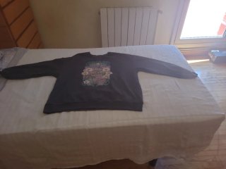 Pantalones de pijama grises y blancos
