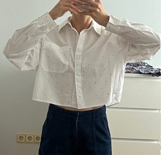Camisa blanca corta con brillos