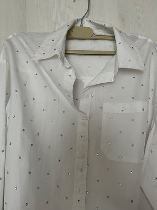 Camisa blanca corta con brillos