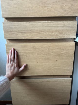 Cómoda alta Ikea con espejo y joyero