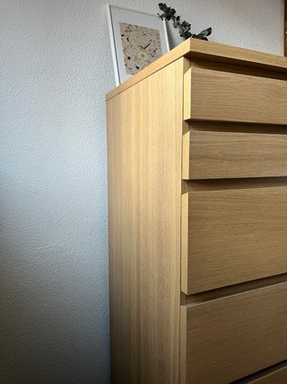 Cómoda alta Ikea con espejo y joyero