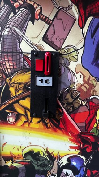Máquina Arcade Pandora con monedas