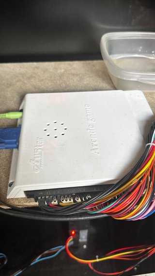 Máquina Arcade Pandora con monedas