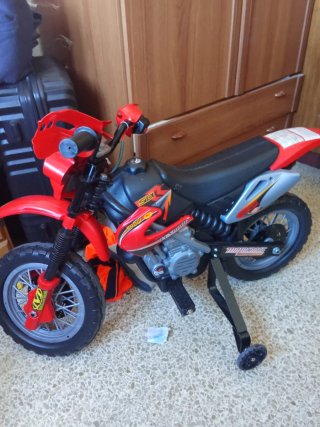 Moto infantil roja