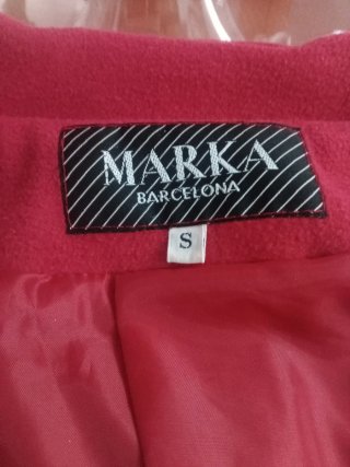 Abrigo de paño rojo