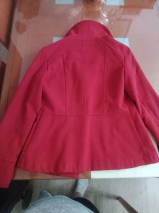 Abrigo de paño rojo
