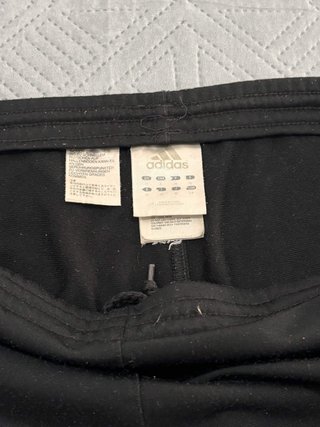 Pantalón deportivo Adidas negro y rosa
