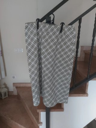 Falda de cuadros gris