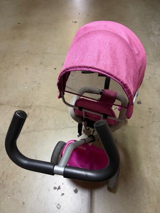 Triciclo infantil rosa con capota
