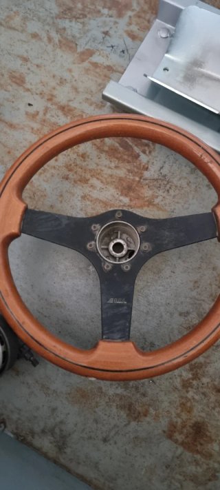 Volante madera coche clásico