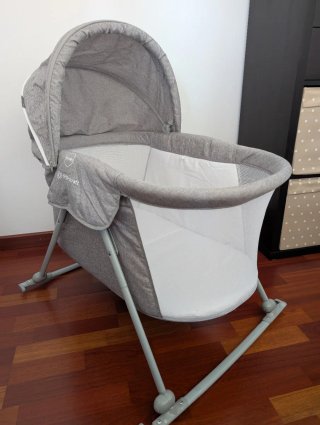 Cuna mecedora Kinderkraft con colchón