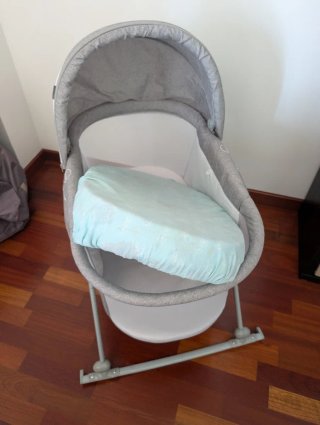 Cuna mecedora Kinderkraft con colchón