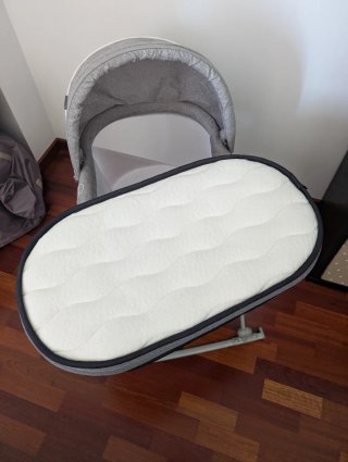 Cuna mecedora Kinderkraft con colchón