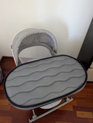 Cuna mecedora Kinderkraft con colchón