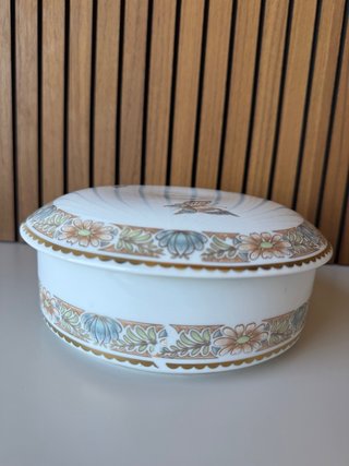 Caja Limoges antigua acabada a mano