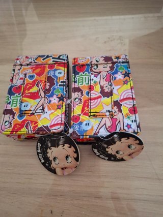 Set di accessori Betty Boop: 2 paia di orecchini e 2 portagioie