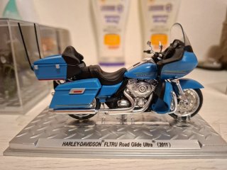 Miniatura Harley-Davidson FLTRU Azul